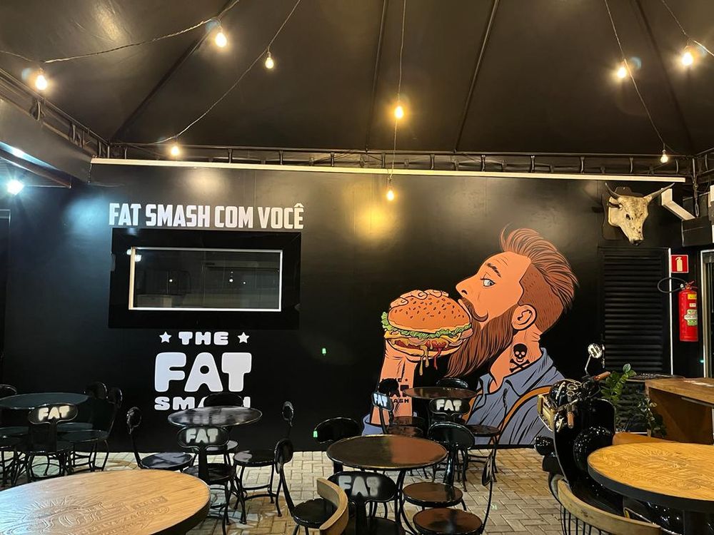 Salão com o mural